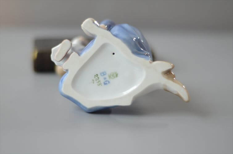 デンマーク製 B&G 母親と花を渡すこども ポーセラーツ フィギュア 北欧 陶磁器 アンティーク ヴィンテージ