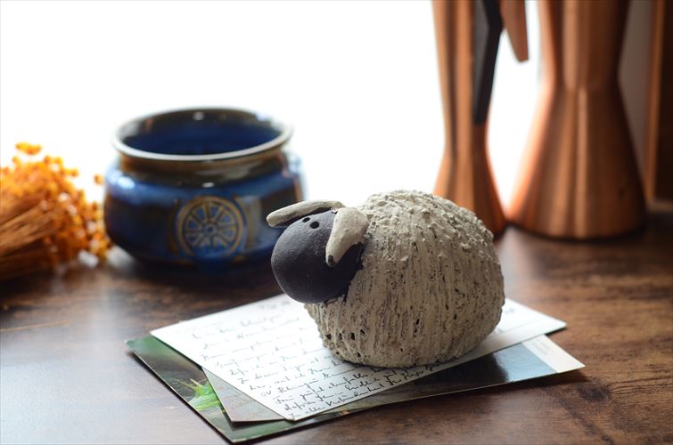 ドイツから かわいい陶器の羊 ハンドメイド オブジェ 置物 ペーパーウェイト フィギュア インテリア ヴィンテージ アンドイツから かわいい陶器の羊 ハンドメイド オブジェ 置物 ペーパーウェイト フィギュア インテリア ヴィンテージ アンティーク_260527</h3>

<div class=