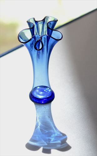 ドイツから きれいなコバルトブルーのガラスベース フリルシェイプ 花瓶 花器 アンティーク ヴィンテージ