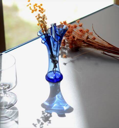 ドイツから きれいなコバルトブルーのガラスベース フリルシェイプ 花瓶 花器 アンティーク ヴィンテージ