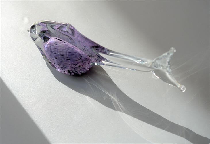 ドイツから パープルガラスが美しいユニークな魚 オブジェ グラス フィギュア フィッシュ アンティーク ヴィンテージ