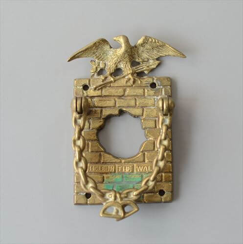 ドイツから 真鍮ドアノッカー 鷲 鳥モチーフ オブジェ Hole-in-the-Wall ヨーロッパ  ヴィンテージ アンティーク_260126