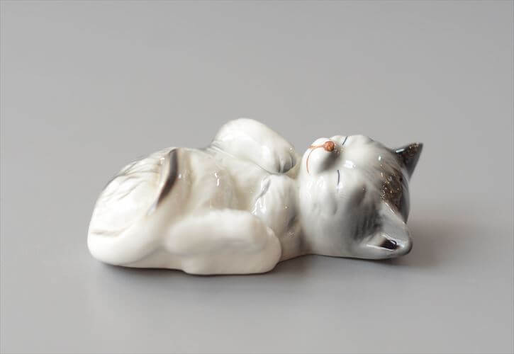 ドイツから かわいい陶器のネコ オブジェ フィギュア 猫 置物 インテリア ヴィンテージ アンティーク_260724