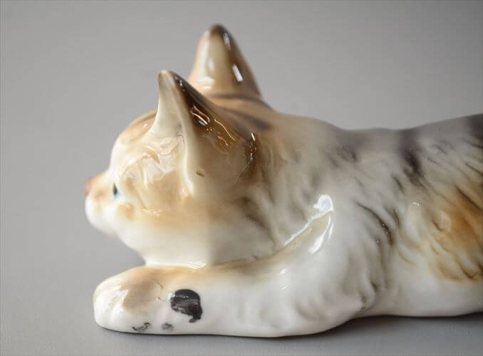 ドイツから かわいい陶器のネコ オブジェ フィギュア 猫 置物 インテリア ヴィンテージ アンティーク_260724