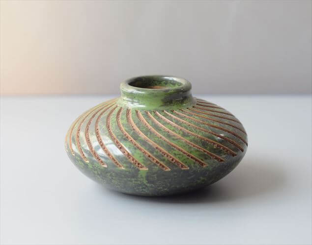 ニカラグア陶器 グリーンの花瓶  Art pottery ハンドメイド 花器 一輪挿し 火山粘土 フラワーベース_260805