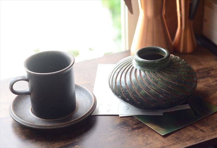 ニカラグア陶器 グリーンの花瓶  Art pottery ハンドメイド 花器 一輪挿し 火山粘土 フラワーベース_260805