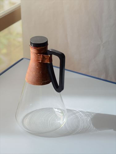 アメリカ製 Pyrex ガラスのカラフェ 2L デカンタ ピッチャー ジャグ パイレックス 花器としても USA ヴィンテージ　アンティーク