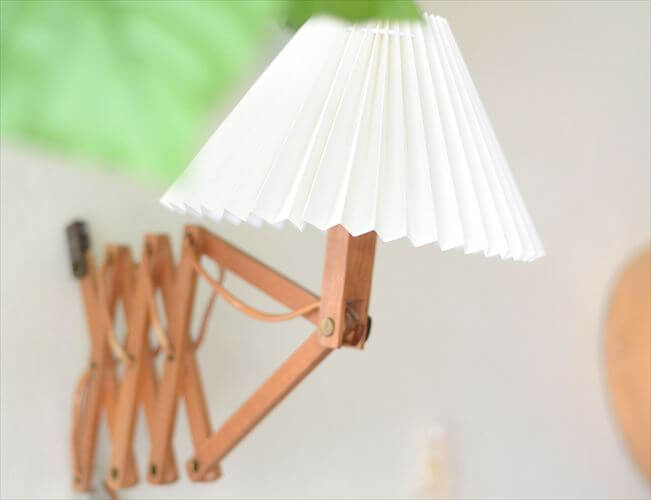 デンマークから 木製のシザーランプ シェード付き 壁付け 壁掛け ウォールライト 北欧照明 ヴィンテージ アンティーク