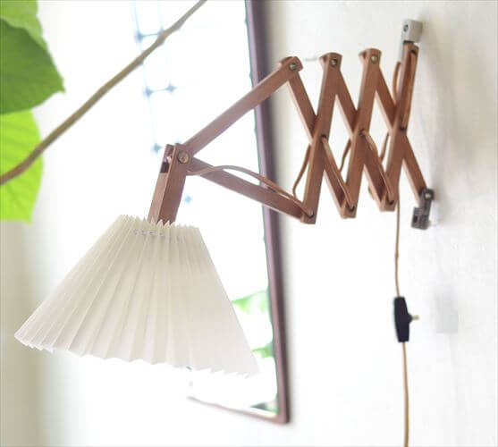 デンマークから 木製のシザーランプ シェード付き 壁付け 壁掛け ウォールライト 北欧照明 ヴィンテージ アンティーク