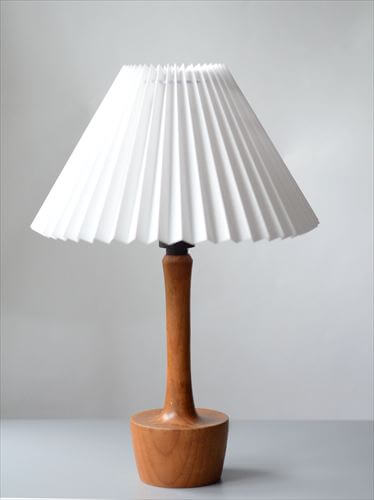 デンマークから チークと思われる デスクランプ シェード付き ストーンウェア 北欧 照明 テーブル ライト アンティーク