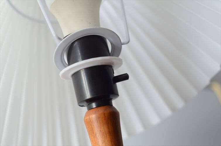 デンマークから チークと思われる デスクランプ シェード付き ストーンウェア 北欧 照明 テーブル ライト アンティーク