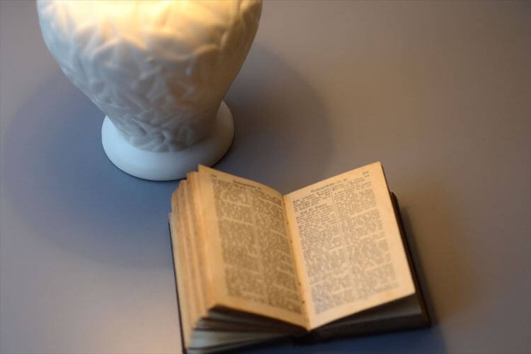 訳あり ドイツ製 古いホワイトセラミックのデスクランプ 陶器 テーブル ライト 卓上 照明 ヴィンテージ アンティーク