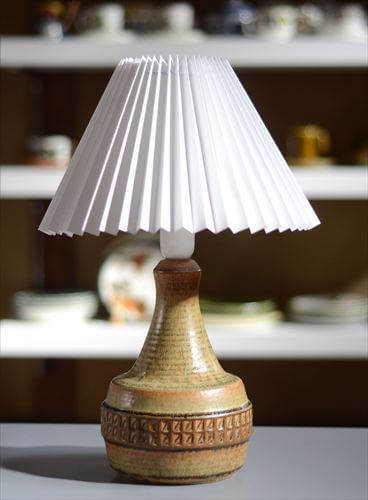デンマーク製 SOHOLM ブラウンレリーフのデスクランプ シェード付き スーホルム ストーンウェア 北欧照明 テーブル ライト アンティーク