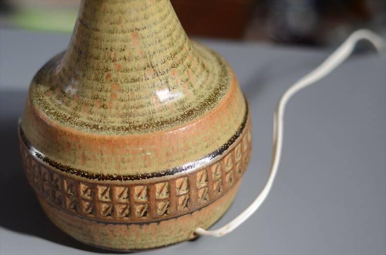 デンマーク製 SOHOLM ブラウンレリーフのデスクランプ シェード付き スーホルム ストーンウェア 北欧照明 テーブル ライト アンティーク