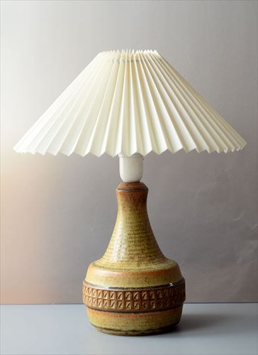 デンマーク製 SOHOLM ブラウンレリーフのデスクランプ シェード付き スーホルム ストーンウェア 北欧照明 テーブル ライト アンティーク