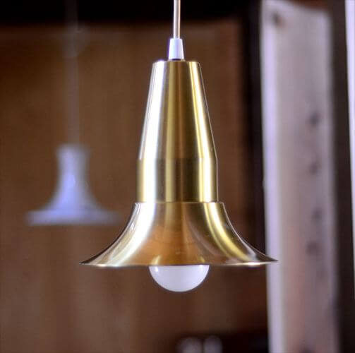 デンマークから かわいいフォルムの真鍮色 ペンダントライト 北欧 ヴィンテージ 照明 天井 ランプ アンティーク