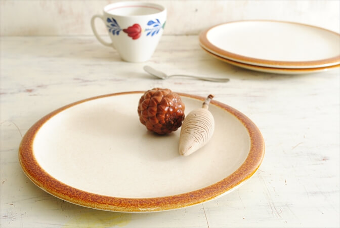 ベルギー製 BOCH ボッホ 21cmプレート お皿 生成りベージュ 磁器 陶器 アンティーク ヴィンテージ食器