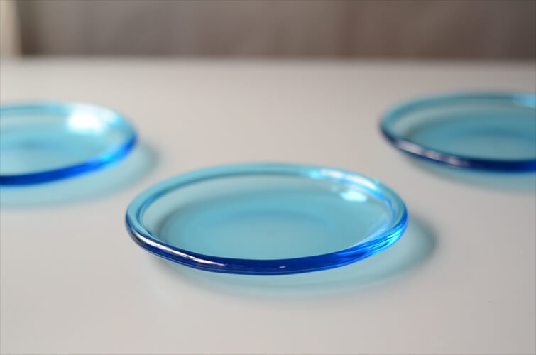 フィンランド製 Nuutajarvi Luna 15cm ブルーガラスのプレート お皿 ヌータヤルヴィ 北欧 ヴィンテージ アンティーク_240418