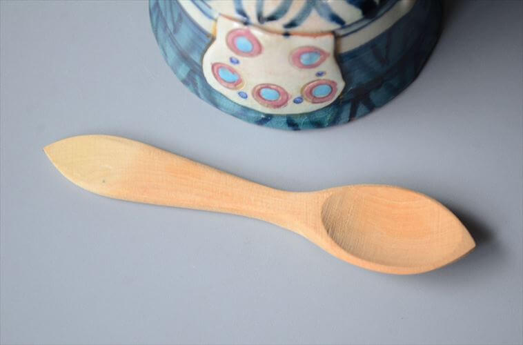 ドイツから かわいい女の子のエッグカップ エッグスタンド 木のスプーン付 食器  陶器 置物 オブジェ ヴィンテージ アンティーク_250703