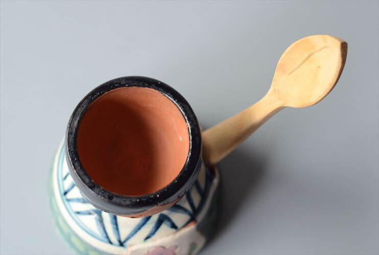 ドイツから かわいい女の子のエッグカップ エッグスタンド 木のスプーン付 食器  陶器 置物 オブジェ ヴィンテージ アンティーク_250703