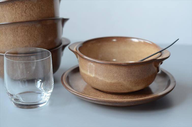 ドイツから 味のあるブラウンのソーサー付 深皿 スープボウル 食器 陶器 ヴィンテージ アンティーク_250805