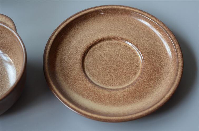 ドイツから 味のあるブラウンのソーサー付 深皿 スープボウル 食器 陶器 ヴィンテージ アンティーク_250805