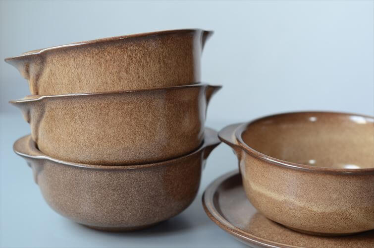 ドイツから 味のあるブラウンのソーサー付 深皿 スープボウル 食器 陶器 ヴィンテージ アンティーク_250805