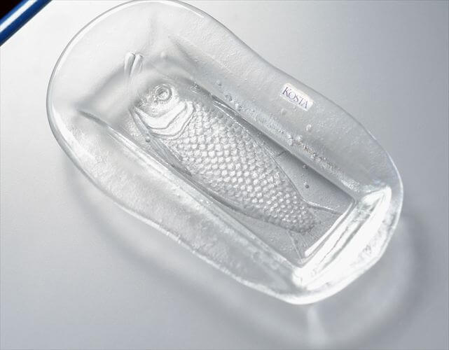 スウェーデン製 Kosta Boda ガラスのフィッシュプレート 21cm長 北欧 食器 コスタボダ 魚のガラス皿 ヴィンテージ 