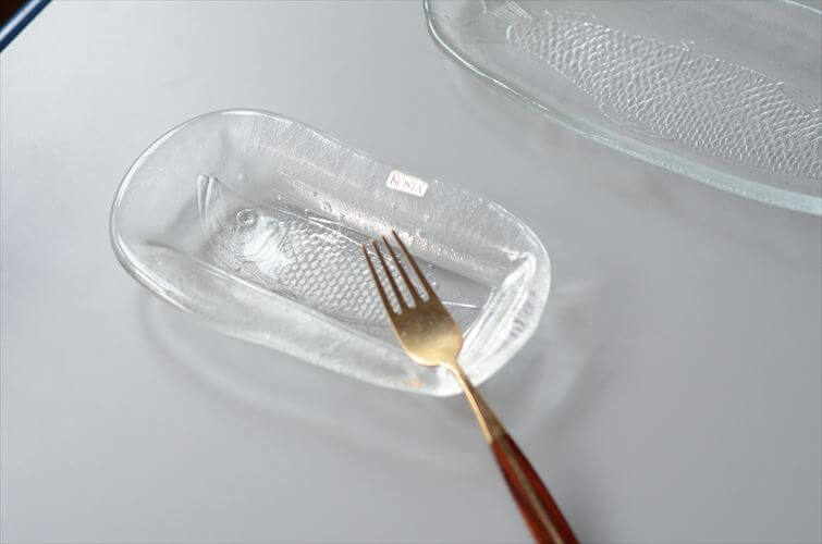 スウェーデン製 Kosta Boda ガラスのフィッシュプレート 21cm長 北欧 食器 コスタボダ 魚のガラス皿 ヴィンテージ 