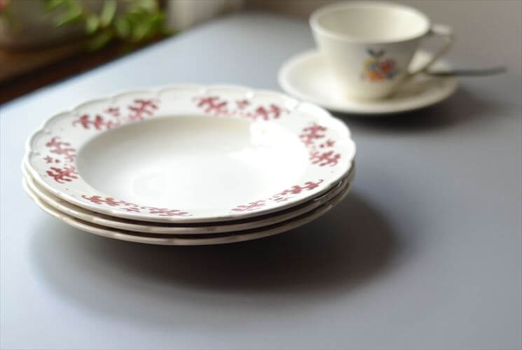 1930-40年代 ベルギー製 BOCH 赤い植物スタンプのスープ パスタプレート 23cm 深皿 アンティーク ヴィンテージ