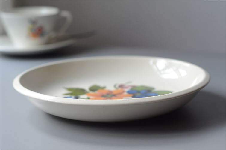 ベルギー製 BOCH きれいな3色のお花のプレート 21.5cm パスタ皿としても ボッホ フラワー 食器 アンティーク ヴィンテージ