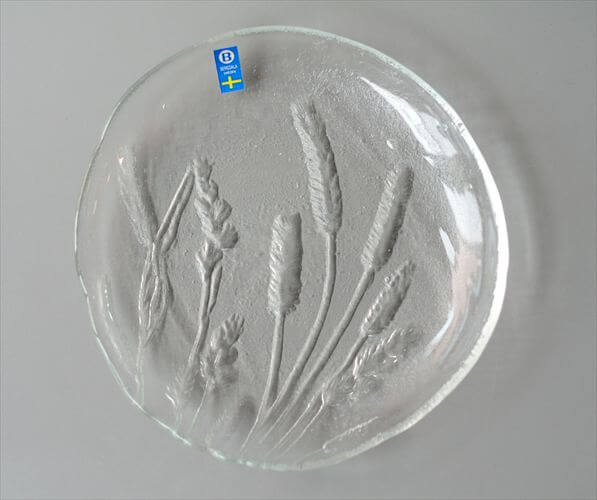 スウェーデン製 BERGUDALA かわいい干草モチーフのガラス プレート 17cm 北欧 お皿 ベルグダラ ヴィンテージ