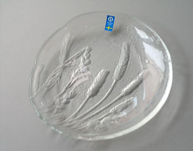 スウェーデン製 BERGUDALA かわいい干草モチーフのガラス プレート 17cm 北欧 お皿 ベルグダラ ヴィンテージ