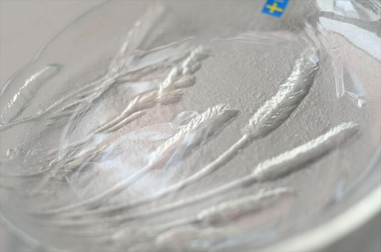 スウェーデン製 BERGUDALA かわいい干草モチーフのガラス プレート 17cm 北欧 お皿 ベルグダラ ヴィンテージ