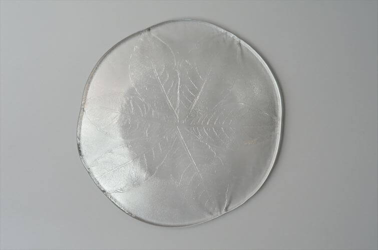 スウェーデンから かわいいリーフのガラス プレート 19cm 北欧 お皿 コスタボダを彷彿 ヴィンテージ